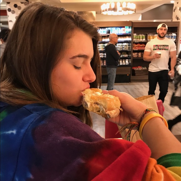 Meet your Posher, Sylvee - Picture 1 of 1